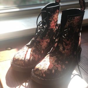 Dr. Martens Floral Combat Boots Women’s Sz 9